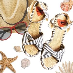 Rocket Dog Women’s Blue & White Seersucker Espadrille Wedges Size 7